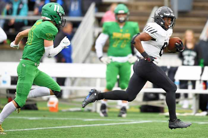 Tualatin.West-Linn.6A-football-semifinal.Leon-Neuschwander.92